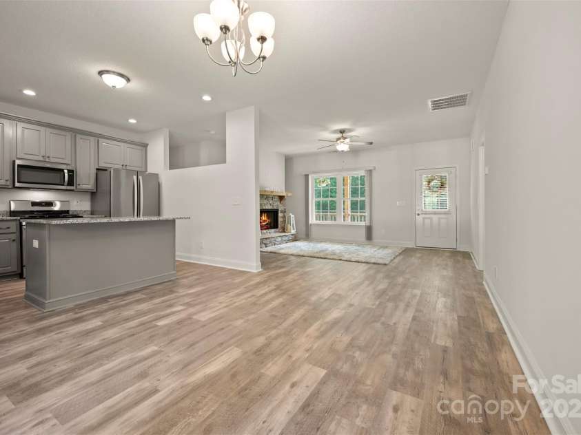 321 Benjamins Way, Hendersonville, NC 28792.  MLS# CAR4276870, YatesRealty ID 303. 