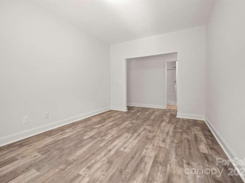 321 Benjamins Way, Hendersonville, NC 28792.  MLS# CAR4276870, YatesRealty ID 303. 