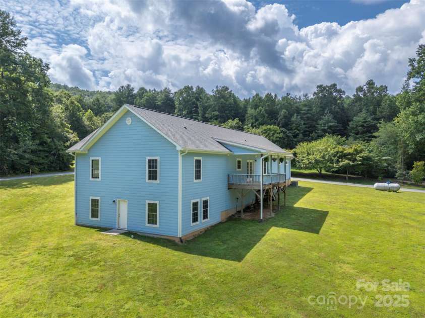 321 Benjamins Way, Hendersonville, NC 28792.  MLS# CAR4276870, YatesRealty ID 303. 