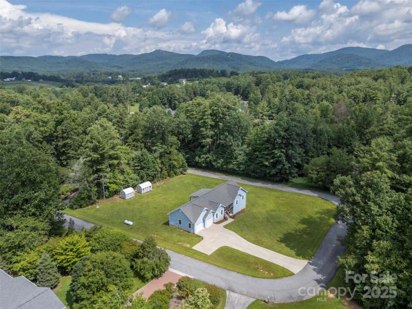 321 Benjamins Way, Hendersonville, NC 28792.  MLS# CAR4276870, YatesRealty ID 303. 