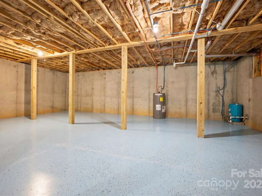 321 Benjamins Way, Hendersonville, NC 28792.  MLS# CAR4276870, YatesRealty ID 303. 