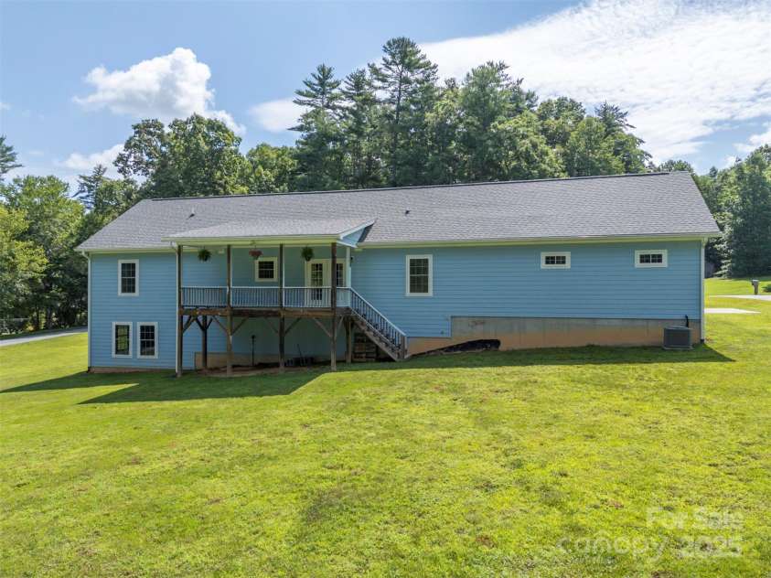 321 Benjamins Way, Hendersonville, NC 28792.  MLS# CAR4276870, YatesRealty ID 303. 