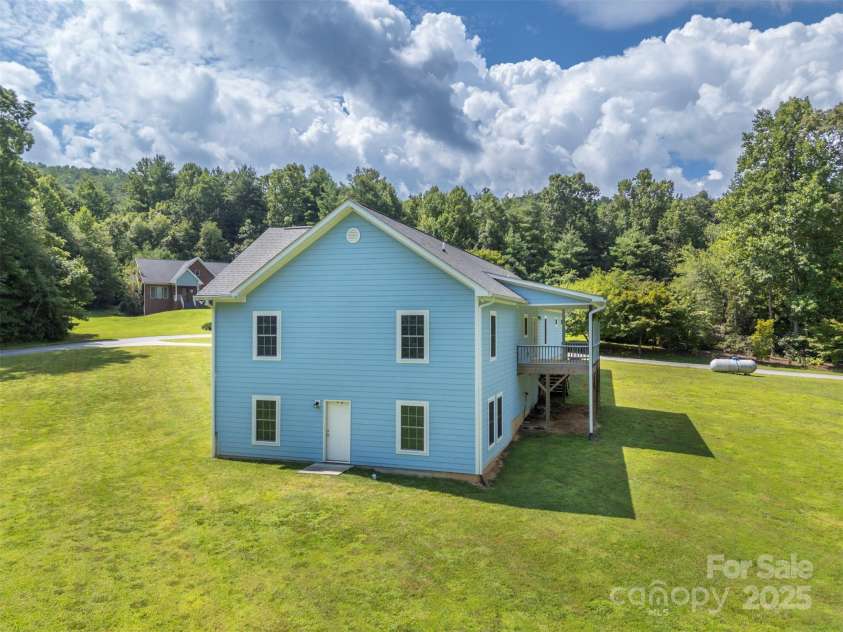 321 Benjamins Way, Hendersonville, NC 28792.  MLS# CAR4276870, YatesRealty ID 303. 