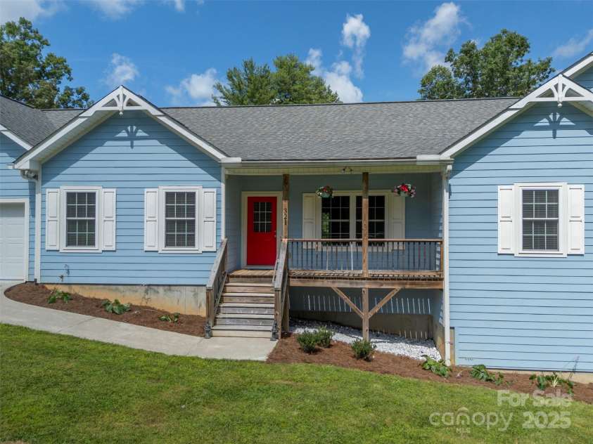 321 Benjamins Way, Hendersonville, NC 28792.  MLS# CAR4276870, YatesRealty ID 303. 