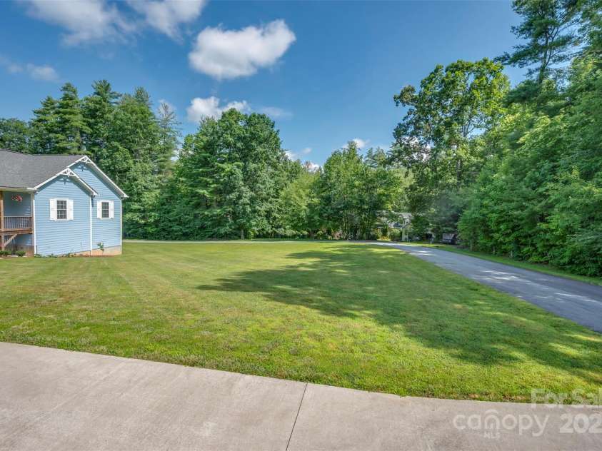 321 Benjamins Way, Hendersonville, NC 28792.  MLS# CAR4276870, YatesRealty ID 303. 