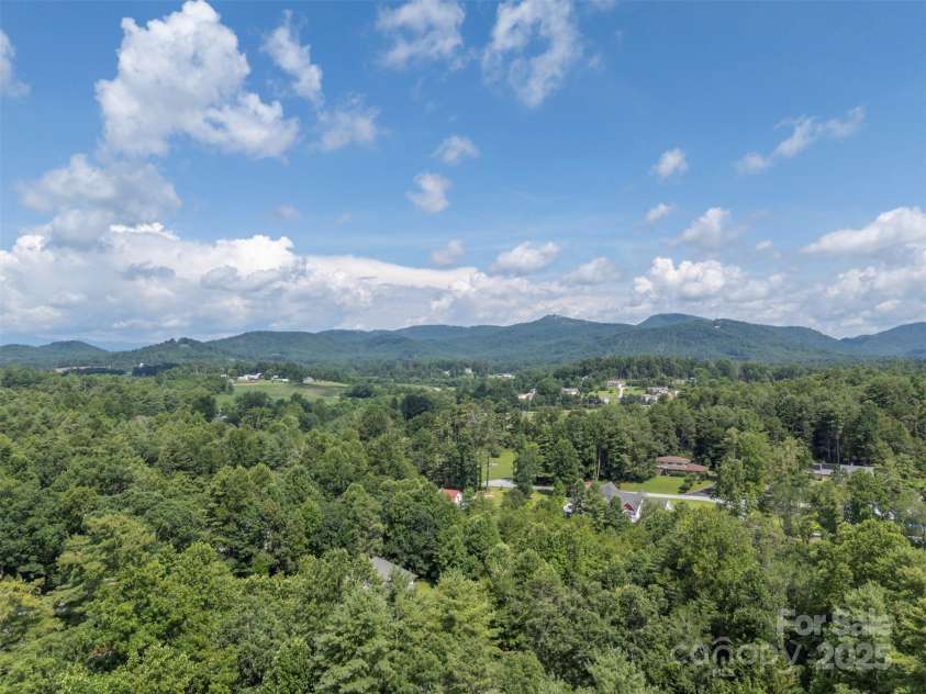 321 Benjamins Way, Hendersonville, NC 28792.  MLS# CAR4276870, YatesRealty ID 303. 