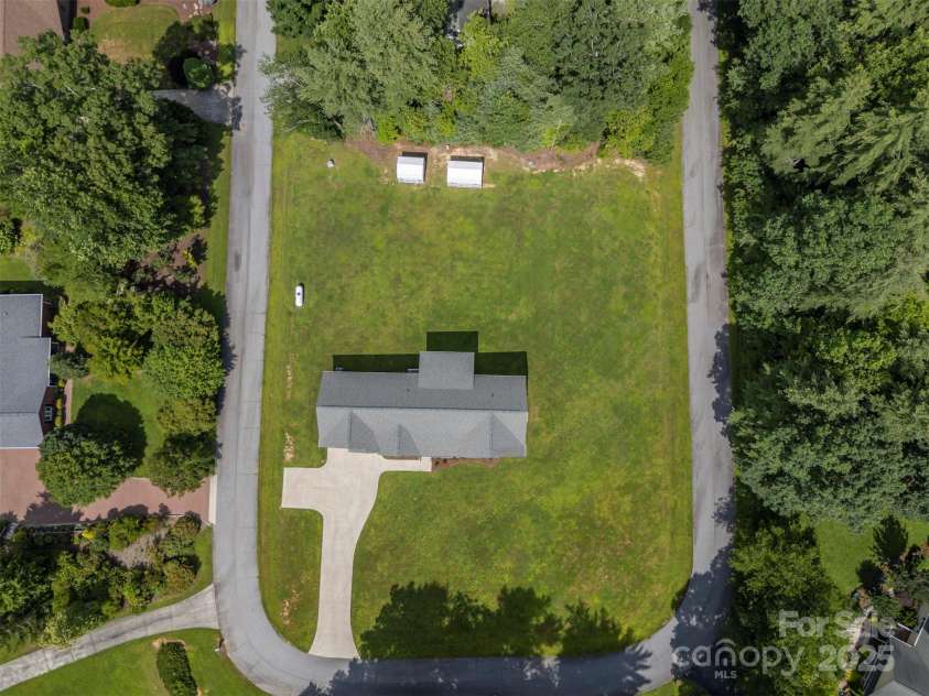 321 Benjamins Way, Hendersonville, NC 28792.  MLS# CAR4276870, YatesRealty ID 303. 