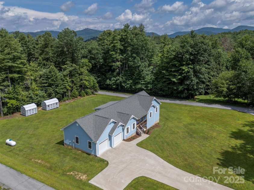 321 Benjamins Way, Hendersonville, NC 28792.  MLS# CAR4276870, YatesRealty ID 303. Large level corner lot