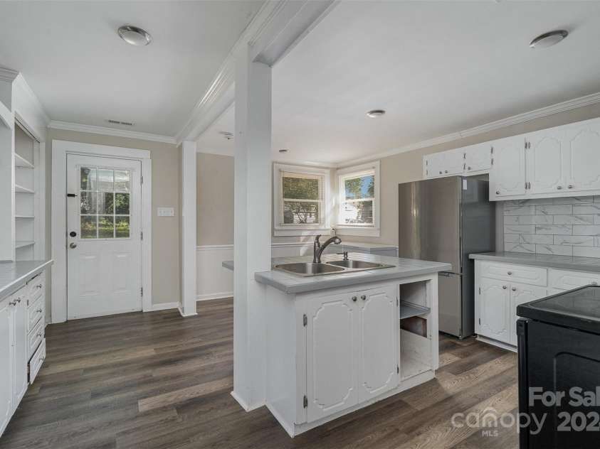 807 Klondale Avenue, Kannapolis, NC 28081.  MLS# CAR4192957, YatesRealty ID 303. 