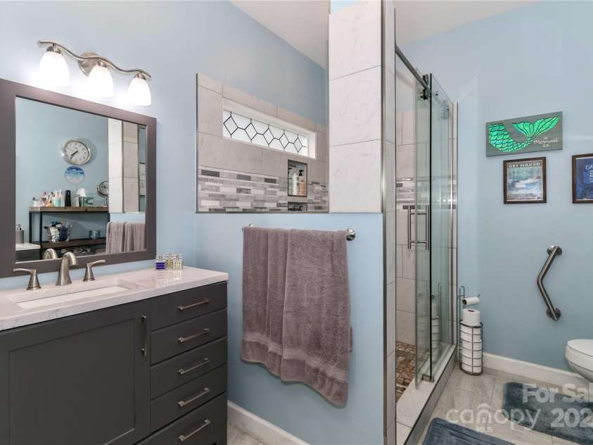 103 Pamlico Lane, Mooresville, NC 28117.  MLS# CAR4273321, YatesRealty ID 3030. 103 Pamlico Lane Primary Bath