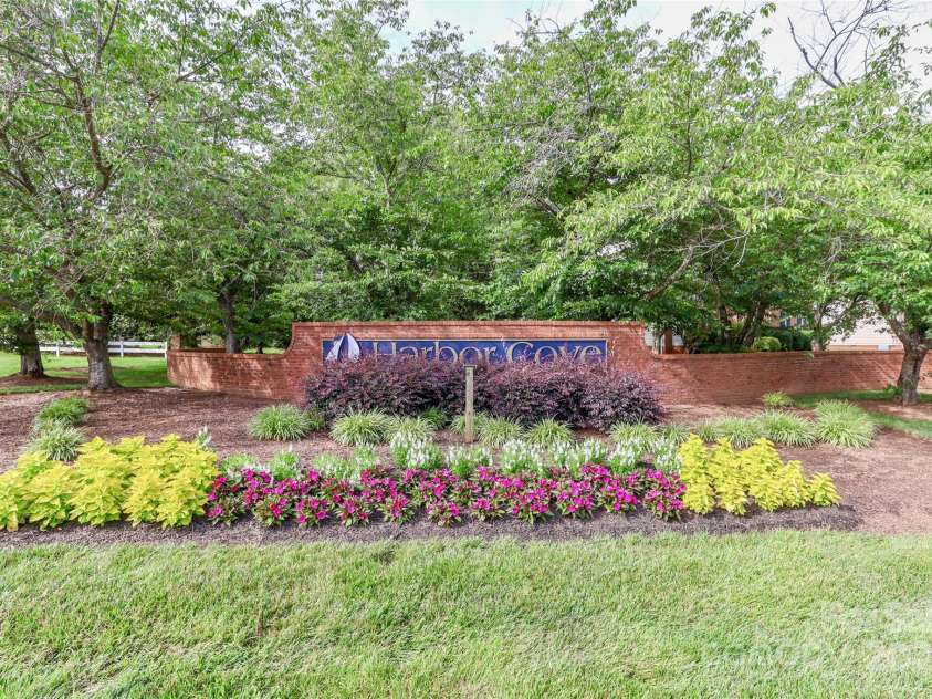 103 Pamlico Lane, Mooresville, NC 28117.  MLS# CAR4273321, YatesRealty ID 3030. Harbor Cove Entry