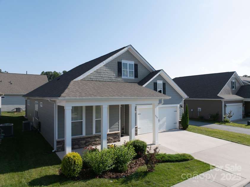 773 Summerfield Place, Flat Rock, NC 28731.  MLS# CAR4275908, YatesRealty ID 30300. 