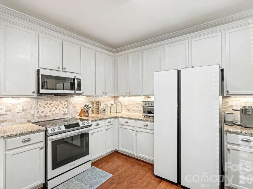 6204 Pumpernickel Lane, Wesley Chapel, NC 28110.  MLS# CAR4405406, YatesRealty ID 30301. Kitchen