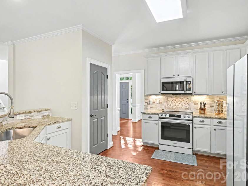 6204 Pumpernickel Lane, Wesley Chapel, NC 28110.  MLS# CAR4405406, YatesRealty ID 30301. Kitchen