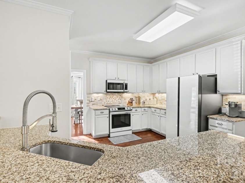 6204 Pumpernickel Lane, Wesley Chapel, NC 28110.  MLS# CAR4405406, YatesRealty ID 30301. Kitchen