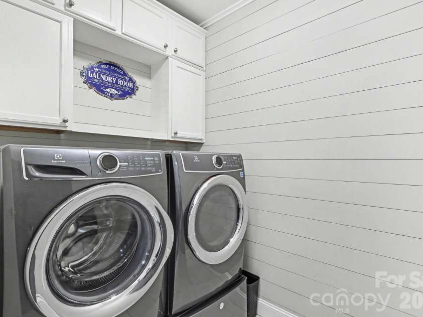 6204 Pumpernickel Lane, Wesley Chapel, NC 28110.  MLS# CAR4405406, YatesRealty ID 30301. Main Floor Laundry Room