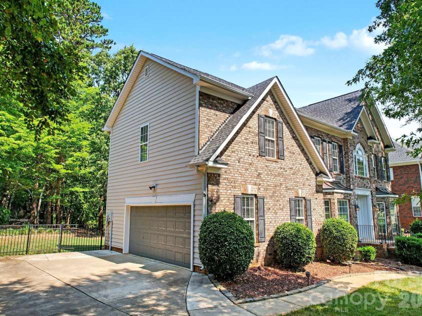 6204 Pumpernickel Lane, Wesley Chapel, NC 28110.  MLS# CAR4405406, YatesRealty ID 30301. Side Garage