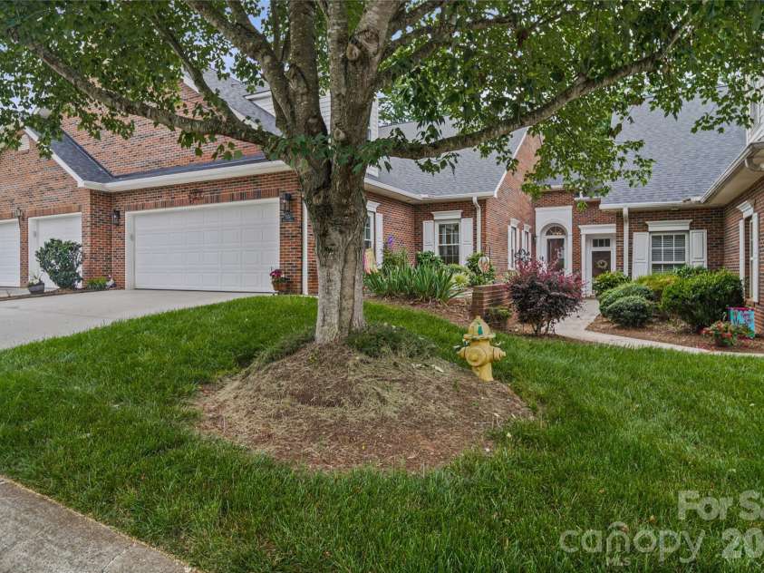 1524 Royalty Circle, Statesville, NC 28625.  MLS# CAR4389481, YatesRealty ID 30304. 