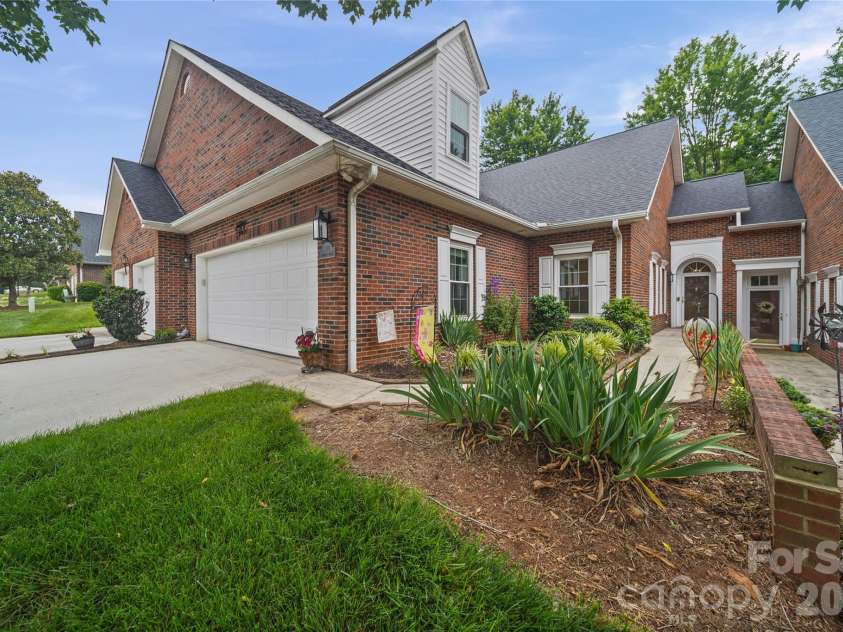 1524 Royalty Circle, Statesville, NC 28625.  MLS# CAR4389481, YatesRealty ID 30304. 