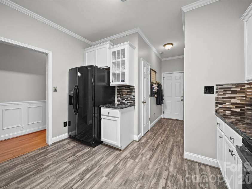 1524 Royalty Circle, Statesville, NC 28625.  MLS# CAR4389481, YatesRealty ID 30304. 
