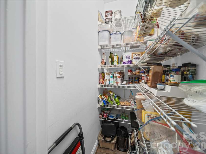 1524 Royalty Circle, Statesville, NC 28625.  MLS# CAR4389481, YatesRealty ID 30304. 