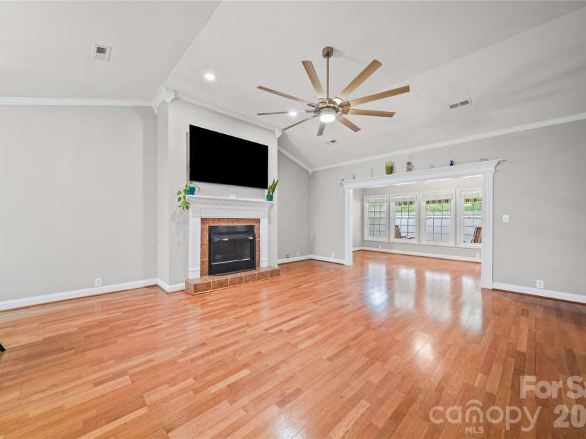 1524 Royalty Circle, Statesville, NC 28625.  MLS# CAR4389481, YatesRealty ID 30304. 