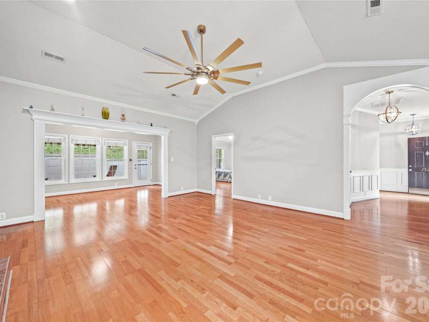1524 Royalty Circle, Statesville, NC 28625.  MLS# CAR4389481, YatesRealty ID 30304. 