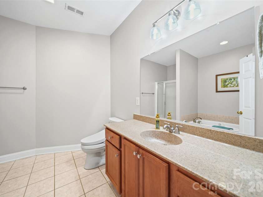 1524 Royalty Circle, Statesville, NC 28625.  MLS# CAR4389481, YatesRealty ID 30304. 
