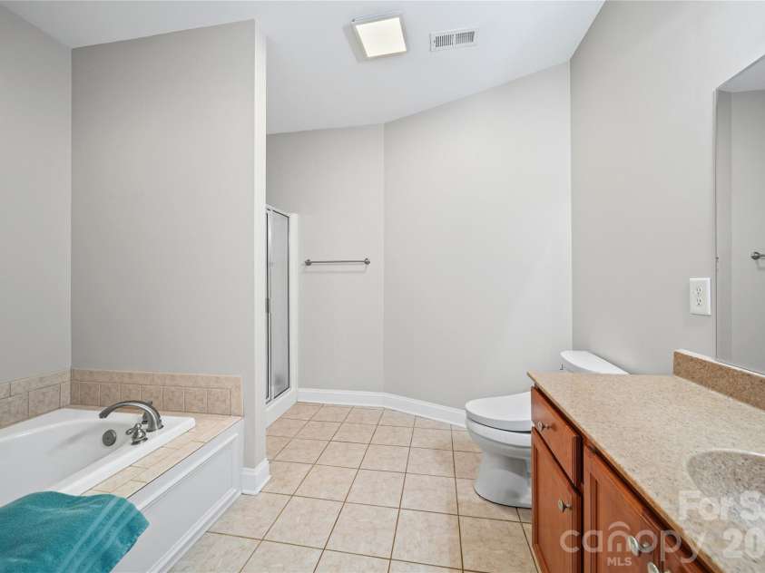1524 Royalty Circle, Statesville, NC 28625.  MLS# CAR4389481, YatesRealty ID 30304. 