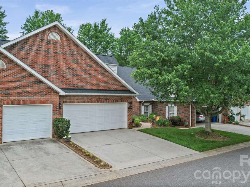 1524 Royalty Circle, Statesville, NC 28625.  MLS# CAR4389481, YatesRealty ID 30304. 