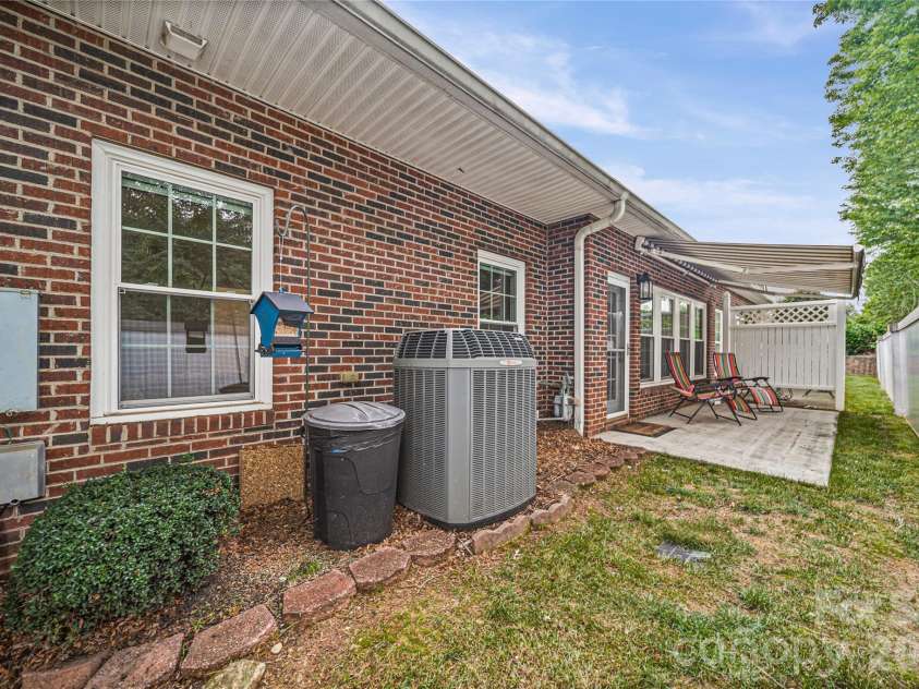 1524 Royalty Circle, Statesville, NC 28625.  MLS# CAR4389481, YatesRealty ID 30304. 