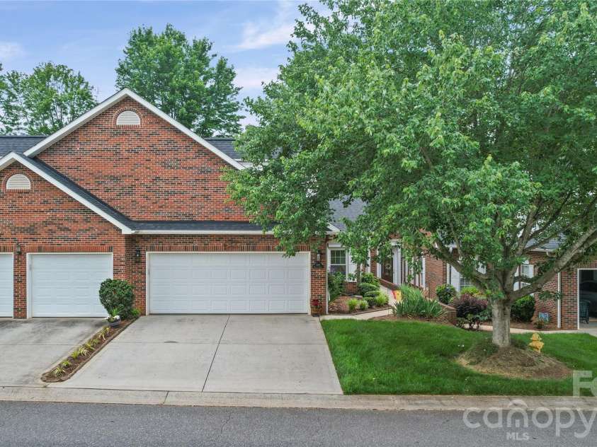 1524 Royalty Circle, Statesville, NC 28625.  MLS# CAR4389481, YatesRealty ID 30304. 