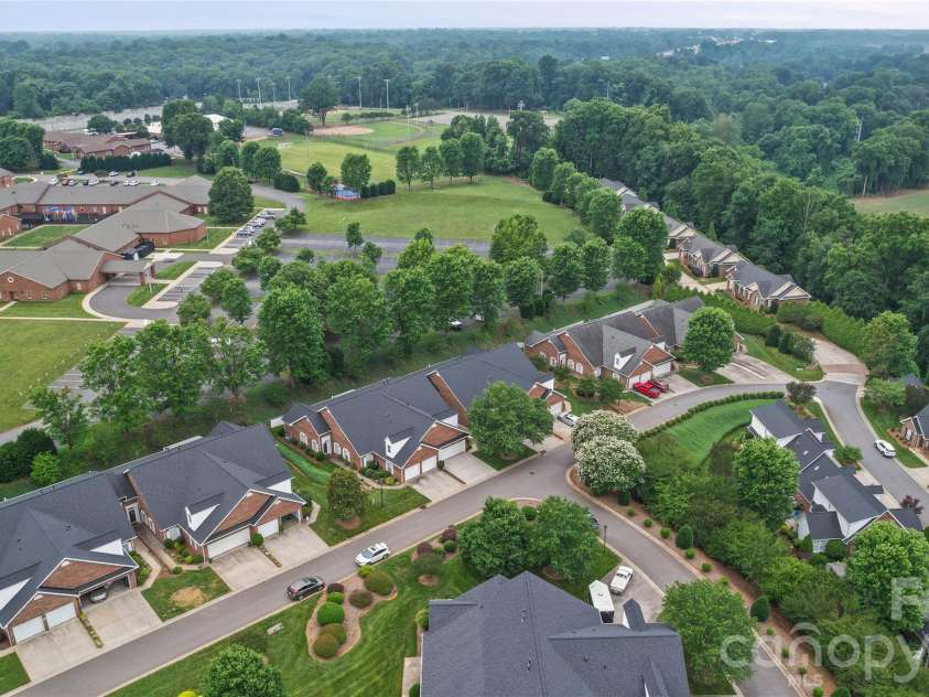 1524 Royalty Circle, Statesville, NC 28625.  MLS# CAR4389481, YatesRealty ID 30304. 