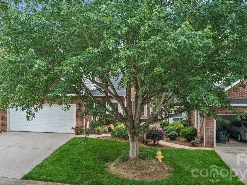 1524 Royalty Circle, Statesville, NC 28625.  MLS# CAR4389481, YatesRealty ID 30304. 