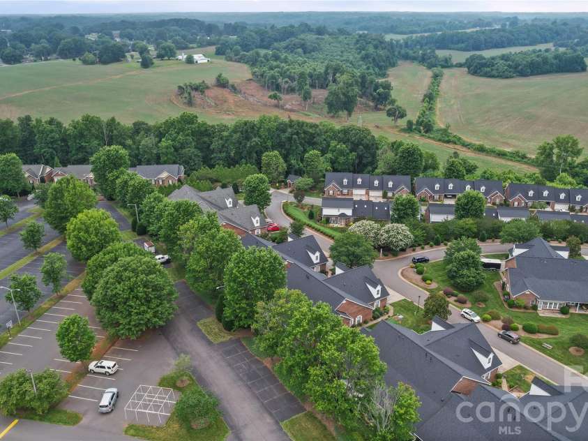 1524 Royalty Circle, Statesville, NC 28625.  MLS# CAR4389481, YatesRealty ID 30304. 