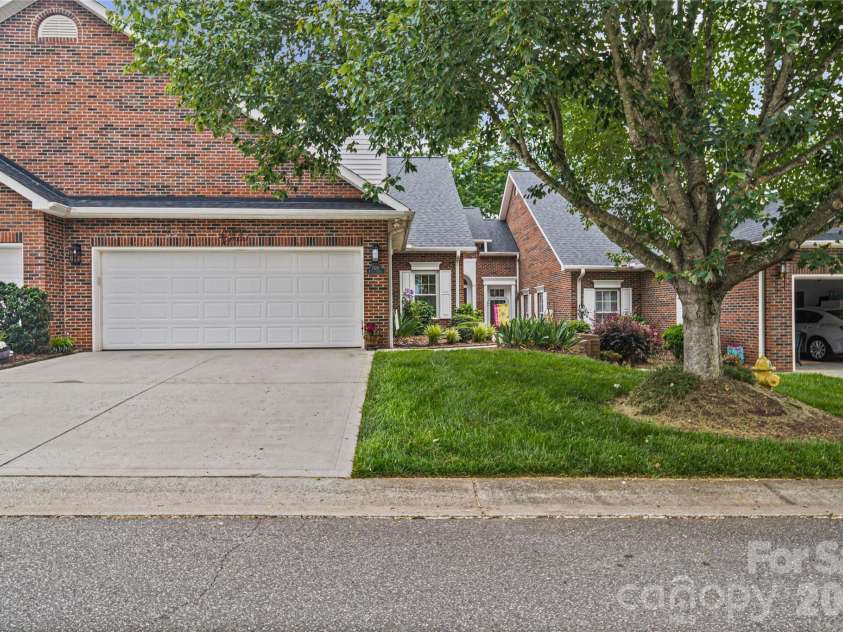 1524 Royalty Circle, Statesville, NC 28625.  MLS# CAR4389481, YatesRealty ID 30304. 