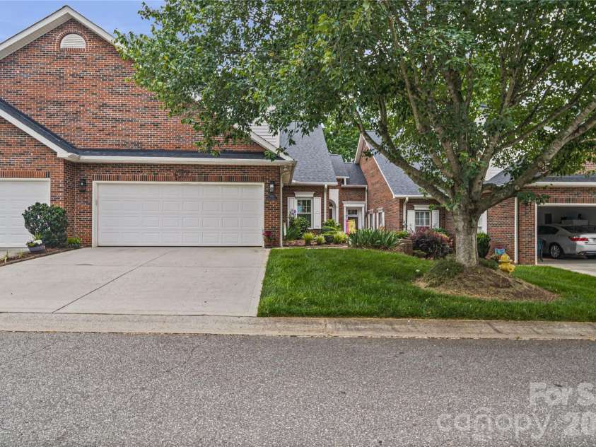 1524 Royalty Circle, Statesville, NC 28625.  MLS# CAR4389481, YatesRealty ID 30304. 