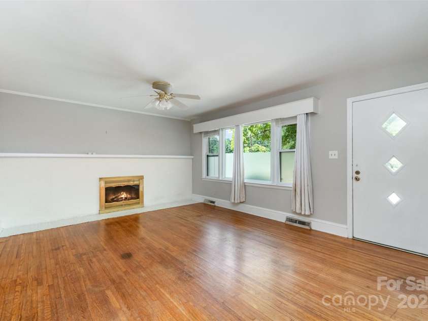 2408 Kilborne Drive, Charlotte, NC 28205.  MLS# CAR4283656, YatesRealty ID 30304. 