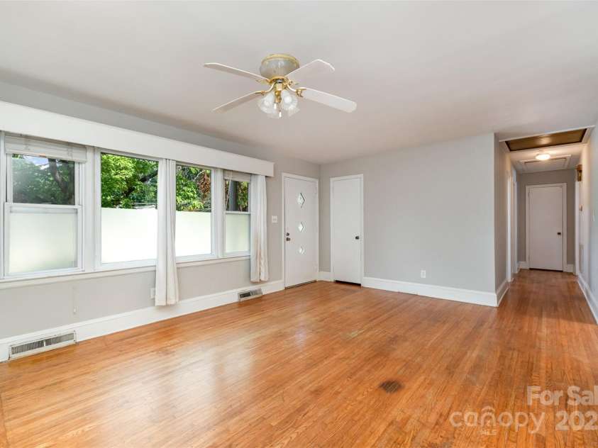 2408 Kilborne Drive, Charlotte, NC 28205.  MLS# CAR4283656, YatesRealty ID 30304. 