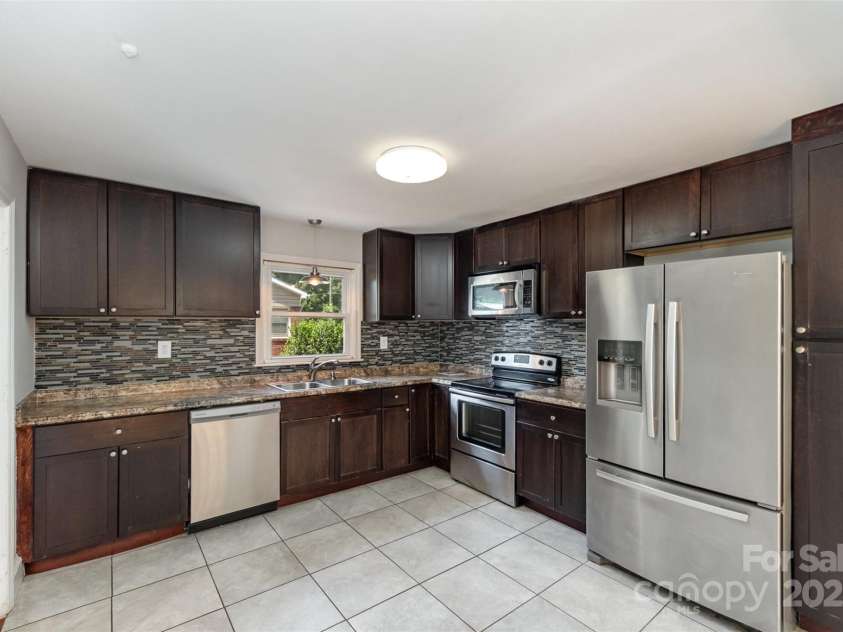 2408 Kilborne Drive, Charlotte, NC 28205.  MLS# CAR4283656, YatesRealty ID 30304. 