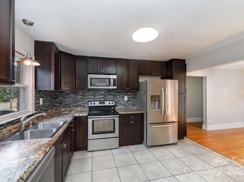 2408 Kilborne Drive, Charlotte, NC 28205.  MLS# CAR4283656, YatesRealty ID 30304. 