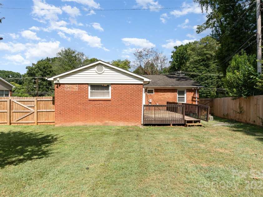 2408 Kilborne Drive, Charlotte, NC 28205.  MLS# CAR4283656, YatesRealty ID 30304. 