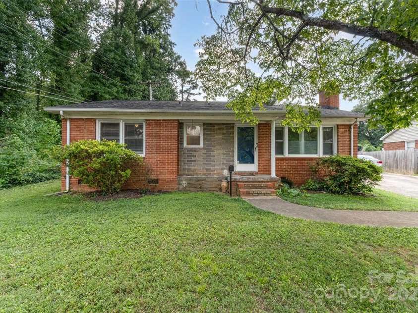 2408 Kilborne Drive, Charlotte, NC 28205.  MLS# CAR4283656, YatesRealty ID 30304. 