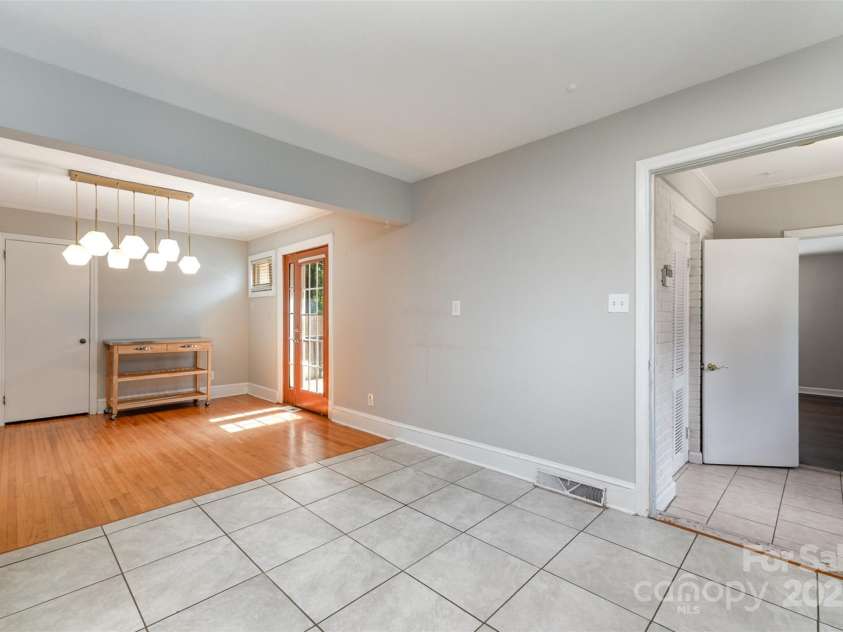 2408 Kilborne Drive, Charlotte, NC 28205.  MLS# CAR4283656, YatesRealty ID 30304. 