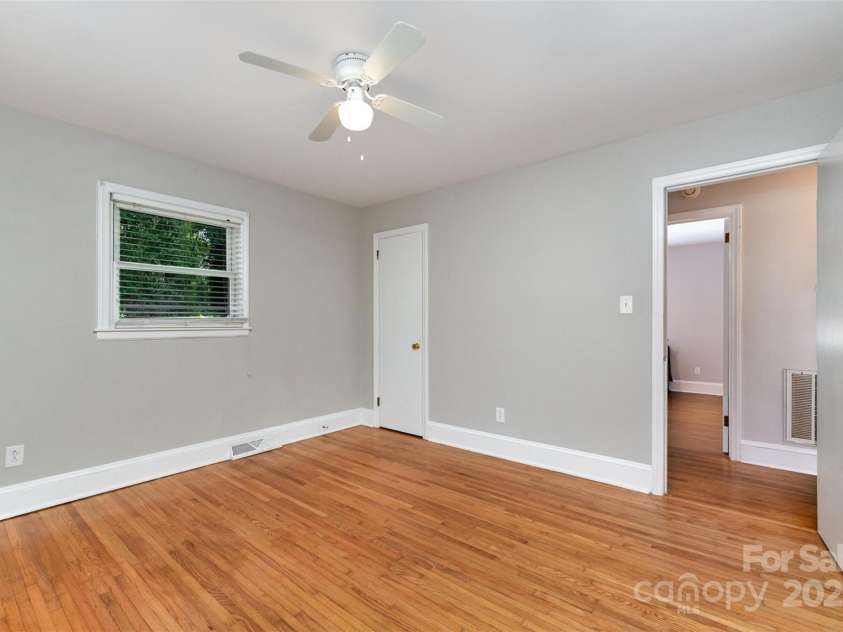 2408 Kilborne Drive, Charlotte, NC 28205.  MLS# CAR4283656, YatesRealty ID 30304. 