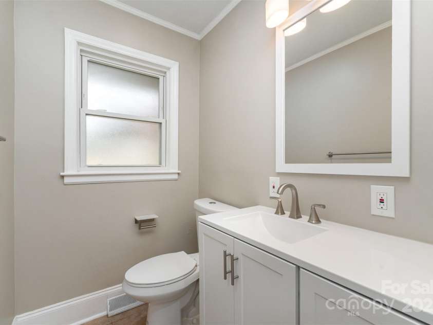 2408 Kilborne Drive, Charlotte, NC 28205.  MLS# CAR4283656, YatesRealty ID 30304. 