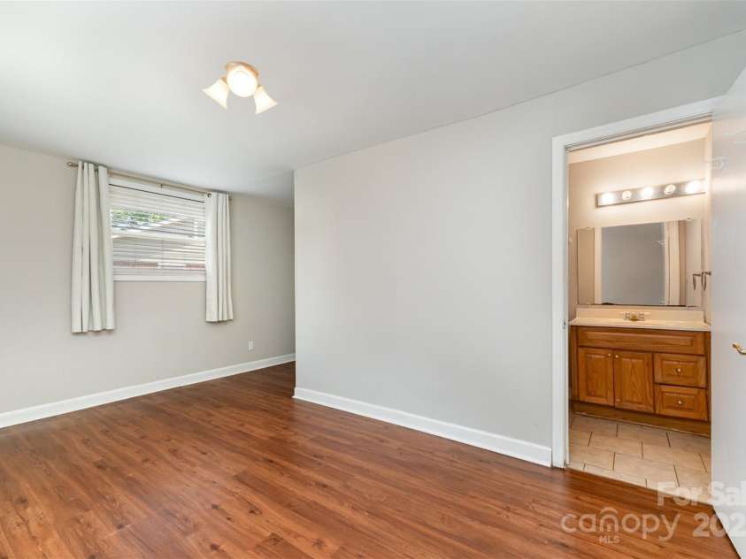 2408 Kilborne Drive, Charlotte, NC 28205.  MLS# CAR4283656, YatesRealty ID 30304. 