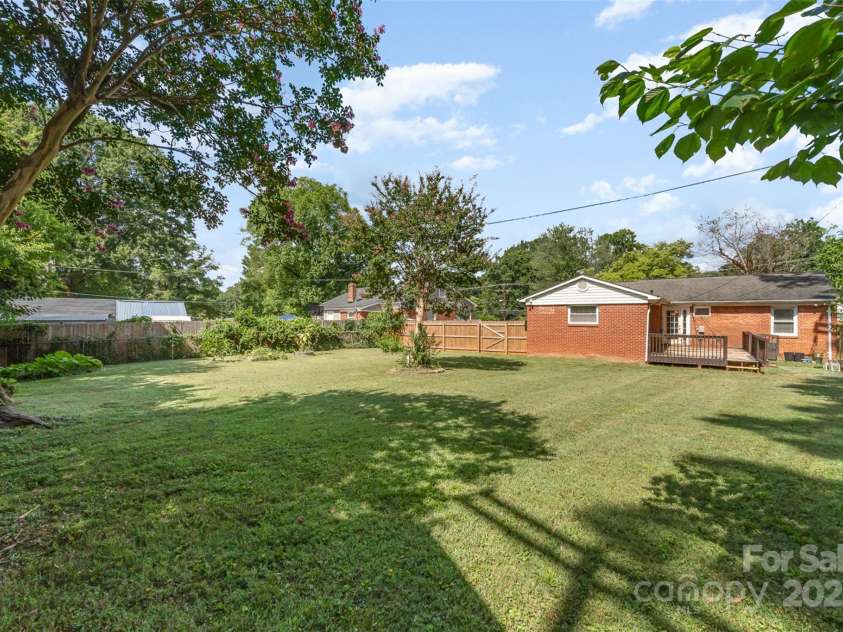 2408 Kilborne Drive, Charlotte, NC 28205.  MLS# CAR4283656, YatesRealty ID 30304. 