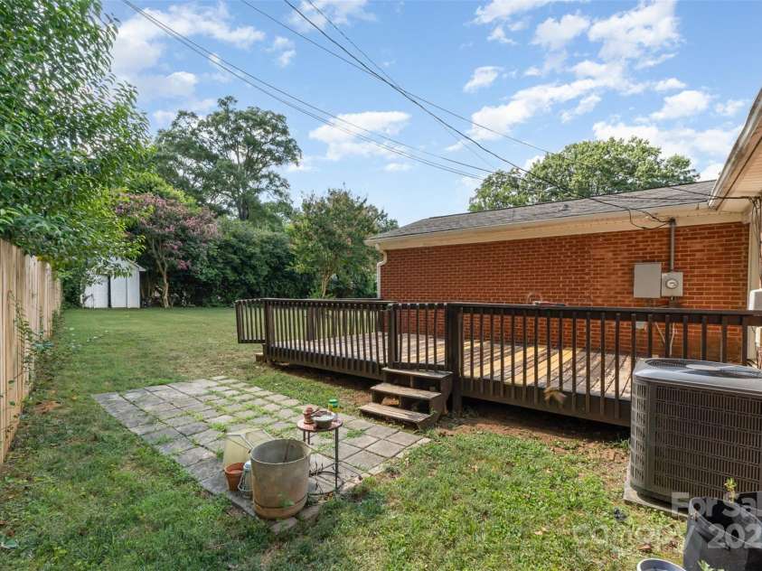 2408 Kilborne Drive, Charlotte, NC 28205.  MLS# CAR4283656, YatesRealty ID 30304. 