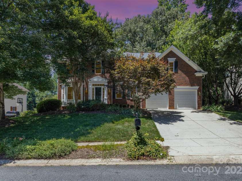 2919 Shady Reach Lane, Charlotte, NC 28214.  MLS# CAR4272489, YatesRealty ID 30305. Close to cul-de-sac